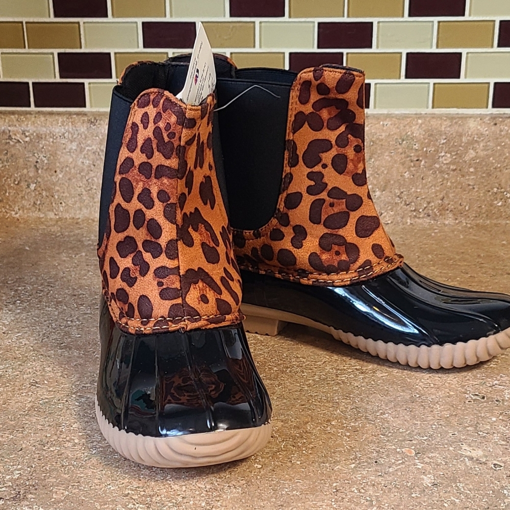 NWT's- SUYU -Cute Leopard Print Rain/Snow Booties- Rubber/Faux Leather- Size 6.5